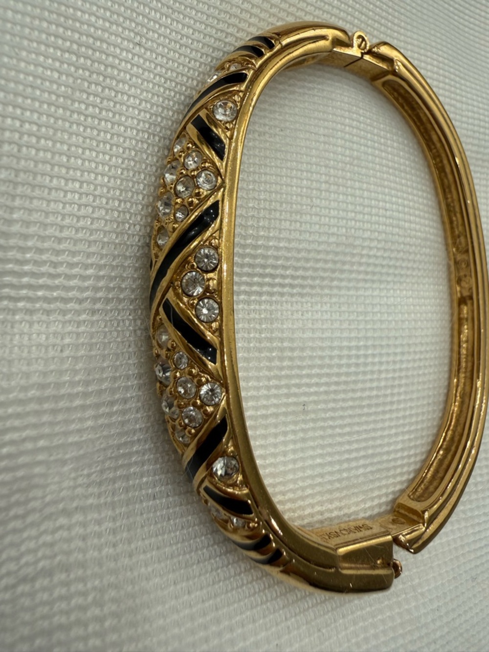 Vintage Swarovski hinged bangle bracelet Gold tone signed Swarovski & Swan Logo - Picture 4 of 11